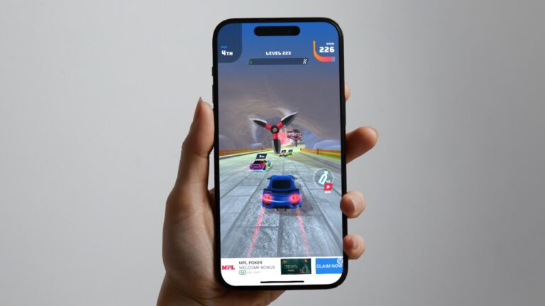 Лучшая бесплатная гоночная игра для iPhone в 2024 году: Race Master 3D
